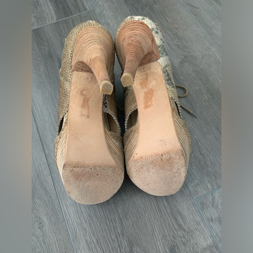 Stuart Weitzman Openshut Peep Toe Booties. Size 3… - image 3